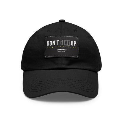 Gorro "DON"T GIVE UP" con parche de cuero